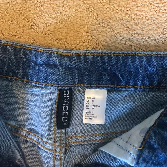 H&M Frayed Jean Shorts - Picture 2 of 2